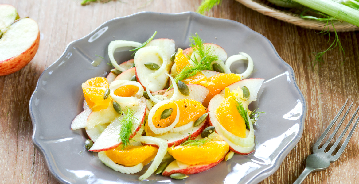Das Foto zeigt einen Salatteller mit Fenchel und Orangen
